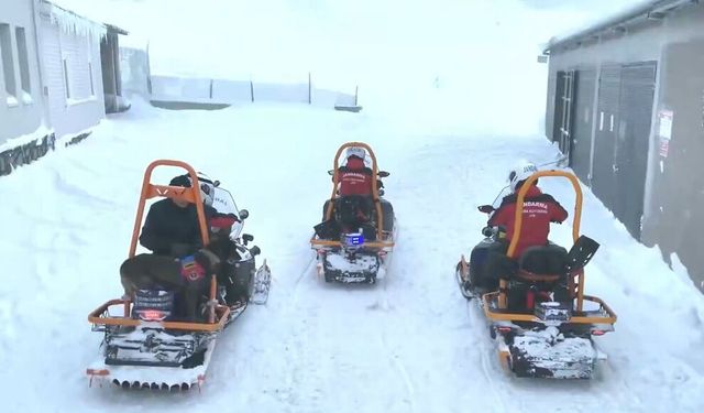 Karla Kaplı Ormanda Nefes Kesen Tatbikat