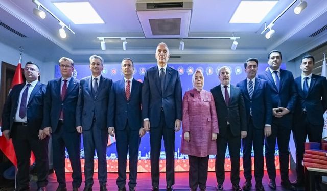 Bakan Ersoy, 'Dünya Dillerinde Türkçe Sözlüğü'nü kamuoyuna tanıttı