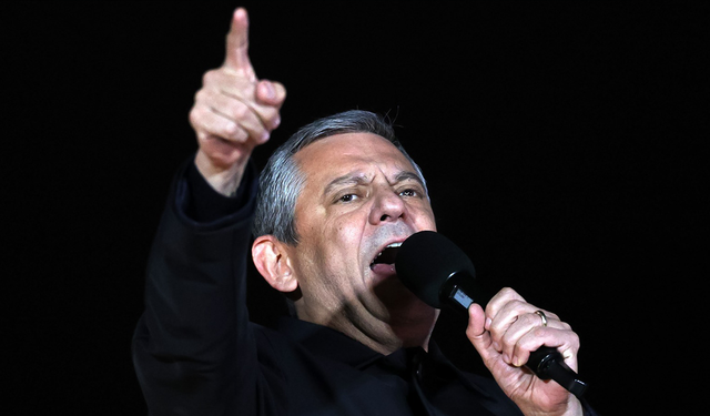 Özgür Özel: Yine zalimler ve mazlumlar karşı karşıyadır.