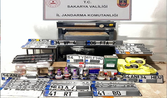 Sakarya’da sahte plaka operasyonu: 3 gözaltı