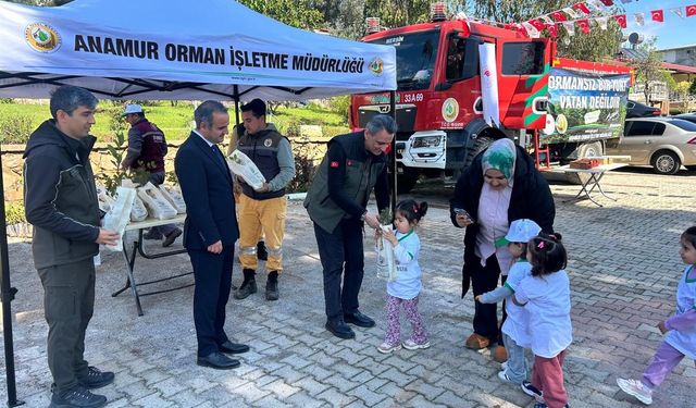 Anamur’da Orman Haftası’nda miniklere fidan sürprizi