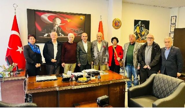 İYİ Parti Başkanı'ndan Emekliler Derneğine ziyaret