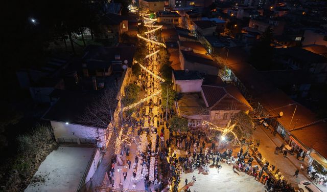 Kozan'da 7 asırlık çarşıda binlerce kişi iftarda buluştu