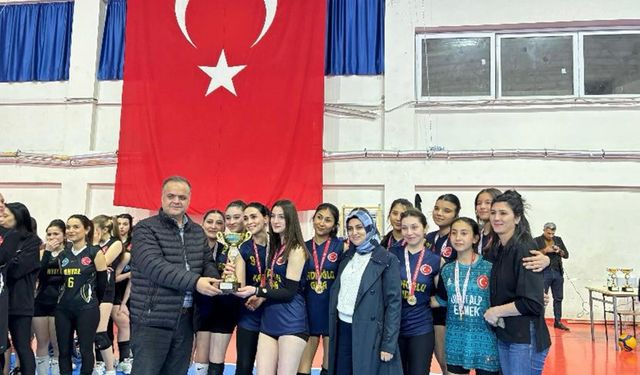 Mut’ta voleybol turnuvası düzenlendi
