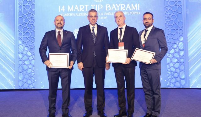 Adanalı sağlıkçılara "Yılın Sağlık Çalışanı" ödülü