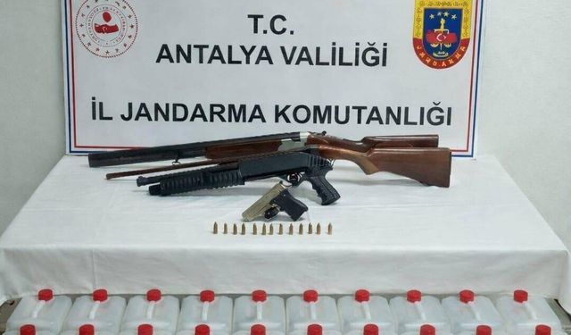 Antalya’da 160 litre etil alkol, tabanca ve pompalı tüfek ele geçirildi
