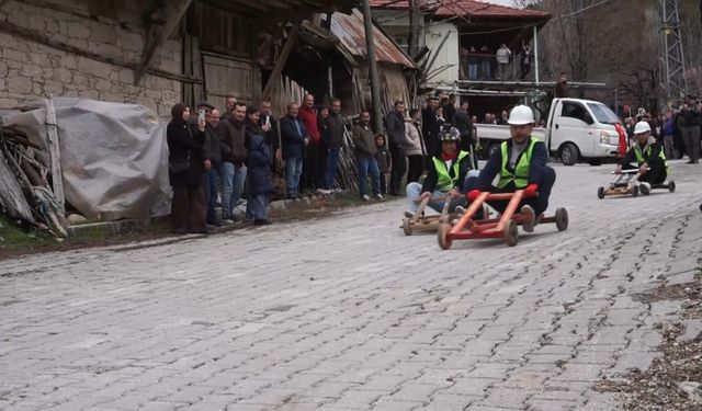 Fren yok, heyecan çok, tahta araba yarışı nefesleri kesti
