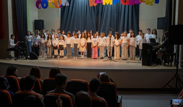 Minik yetenekler sahne aldı, bahar şenliği renkli geçti