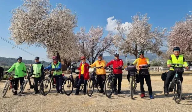 Güneşi gören bisikletçiler doğa gezisine çıkıyor