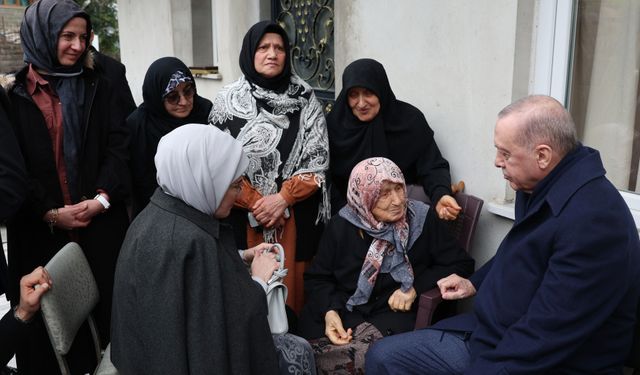 Cumhurbaşkanı Erdoğan, komşularıyla bayramlaştı