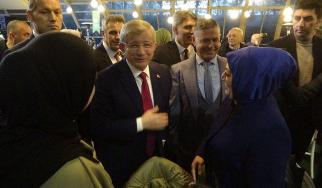 Davutoğlu: Netanyahu-Trump ikilisi karşısında dimdik ayaktayız deme günüdür