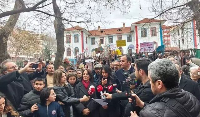 Milli Eğitim Müdürlüğü'ne devredilen okulun velilerden tepki