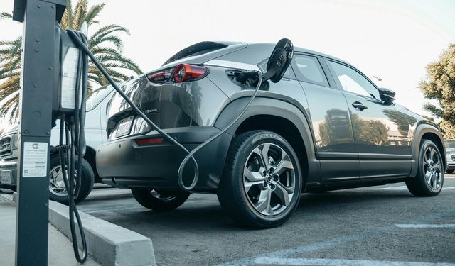 Elektrikli araç şarj istasyonu yönetmeliği sil baştan