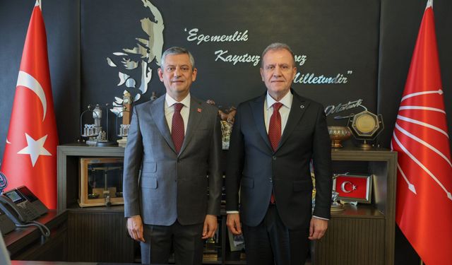 Vahap Seçer, Özgür Özel'i TBMM'de ziyaret etti