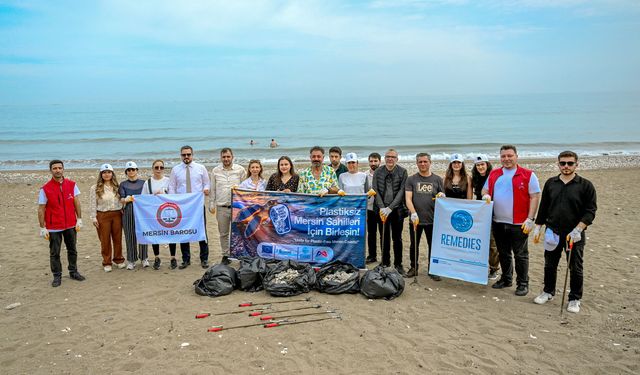 Balıkçılarla birlikte denizlerden atık toplanıyor