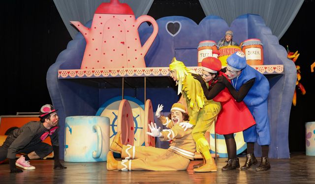 “Bisküvi adam” oyunu ile Silifkeli miniklerle buluştu