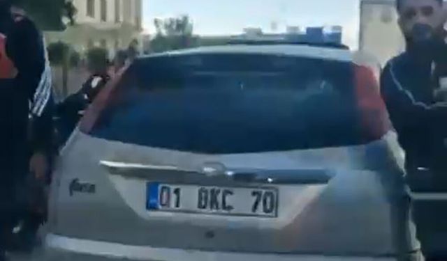 Trafikte tartıştığı sürücünün önünü kesip, camını yumruklayınca tutuklandılar