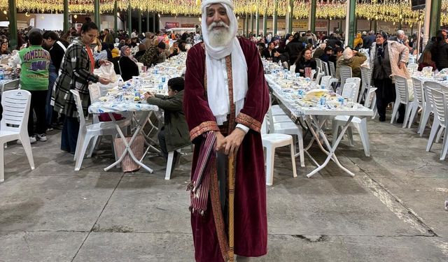 Tiyatrocular Ramazan eğlencesini Mersinlilerle buluşturuyor