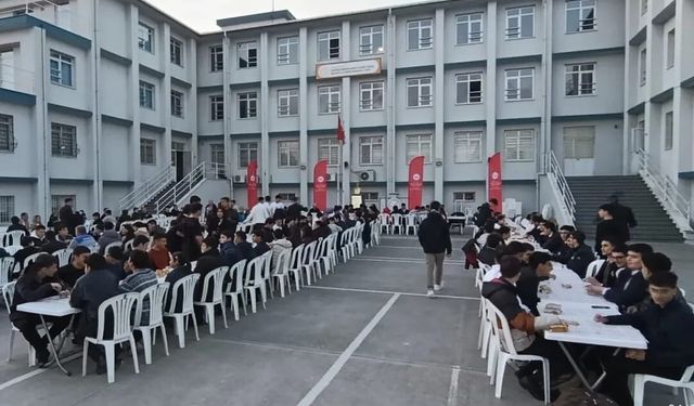Denizcilerin ‘Ramazan Bereketi’ iftarına yoğun ilgi