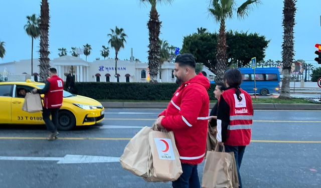 Mersin’de Kızılay’ın iftar programı başarıyla tamamlandı
