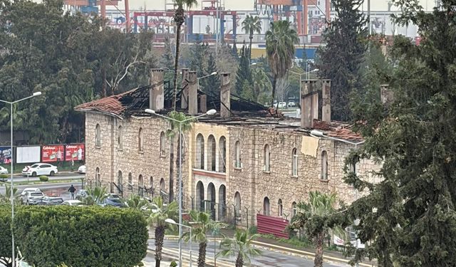 Tarihi bina küllerinden doğmak için destek bekliyor