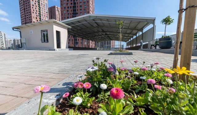 Mersin Yenişehir Belediyesi’nden 50. Yıl Mahallesi’ne yeni nesil semt pazarı