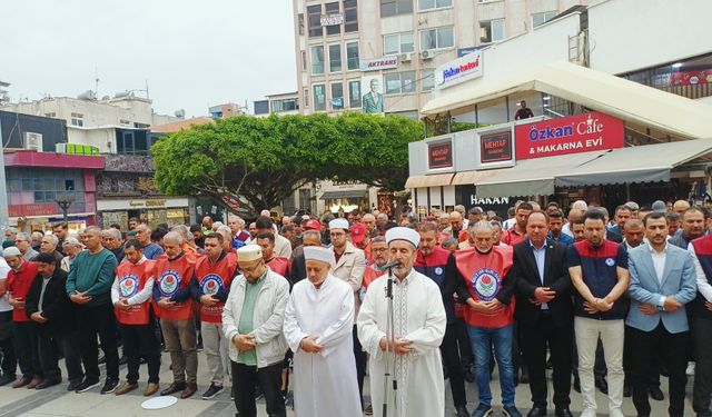 Mersin’den eğitim şehitleri için gıyabi cenaze namazı kılındı
