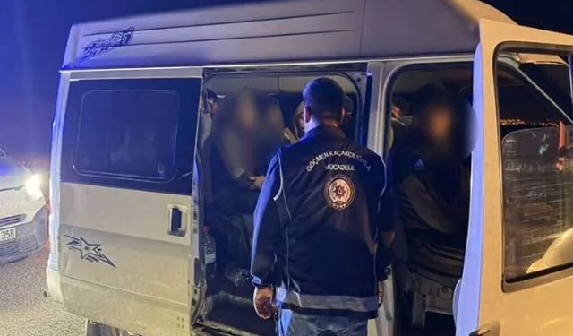 Minibüste kaçak göçmen operasyonu
