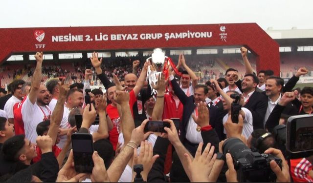 24 yıl sonra 1'inci Lig'e yükselen Batman Petrolspor, kupasını aldı