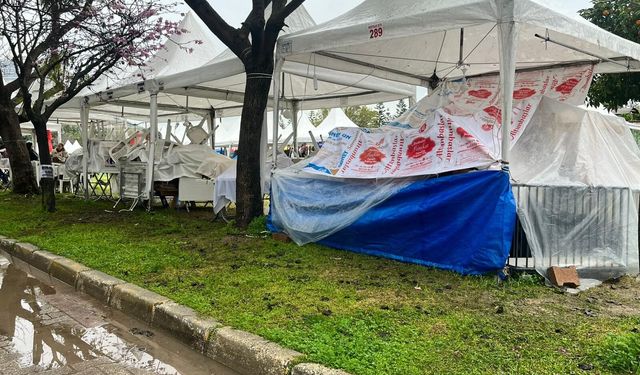 Portakal Çiçeği Karnavalı'na yağmur engeli