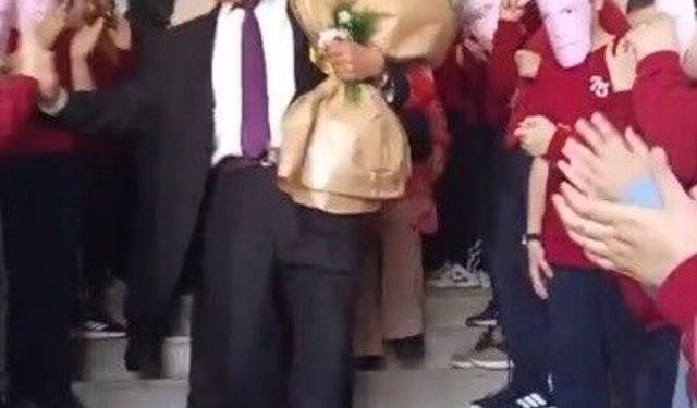 Osmaniye’de 43 yıllık eğitim neferine duygusal uğurlama