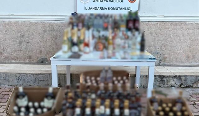 Kaçakçılara darbe: 150 litre kaçak alkol ve sigara ele geçirildi