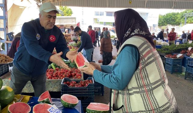 Mersin’de dilim karpuz satışına başlandı