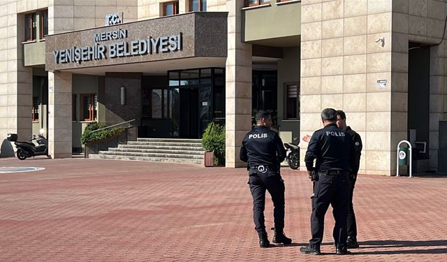Mersin'in Yenişehir Belediyesi'ne operasyon