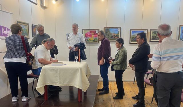 Mersin’de edebiyat buluşması: Dr. Nedim İnce okurlarıyla bir araya geldi