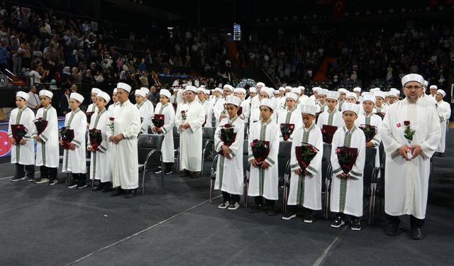 Mersin’de 260 genç hafızın gurur günü