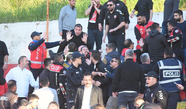 Ayvalık’ta maç sonu saha karıştı