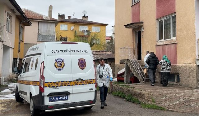 Boşanmak isteyen eşini yaraladı, kapıyı kilitleyerek kaçtı