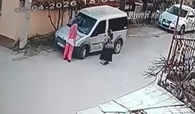 Tartıştığı eşine aracıyla çarpıp ayaklarını ezdi; o anlar kamerada