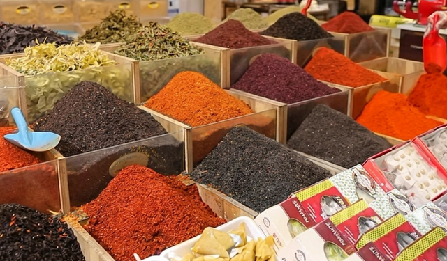 Elazığ yöresel ürünleri Mersin’de vatandaşlarla buluştu