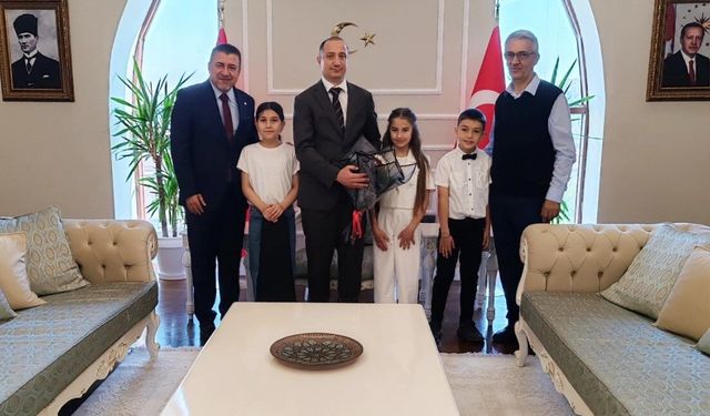 23 Nisan’da miniklerden anlamlı ziyaret