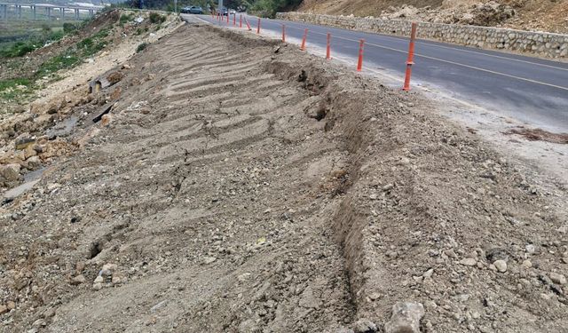 Emirler yolundaki tehlikeye Büyükşehir’den hızlı müdahale