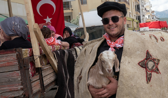 Festival geleneksel Yörük göçü ile başladı