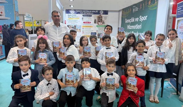 İlkokul öğrencileri, hikayelerini depremzedeler için kitaplaştırdı