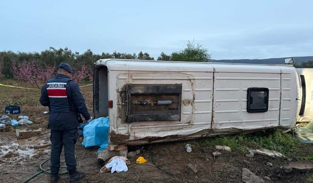 İşçileri taşıyan minibüs takla attı