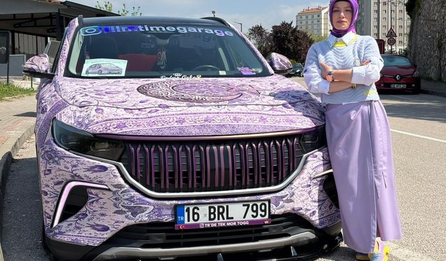 Togg’unu Türk motiflerinin yer aldığı halıyla kapladı