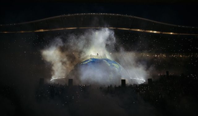 Dünyaca ünlü sanatçı Kanye West, İstanbul'da dünya rekoru kırdı