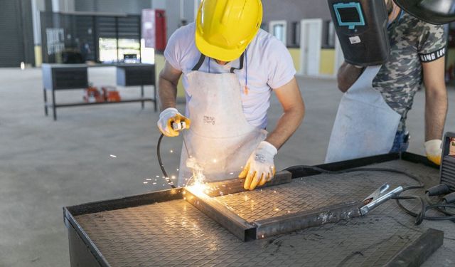 Mersin Büyükşehir’den eğitime ve istihdama güçlü destek