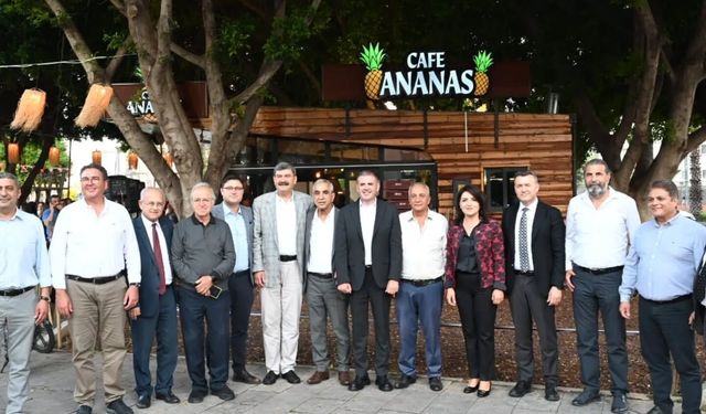 Ananas Cafe Mezitli Demokrasi Meydanında Yeniden Açıldı