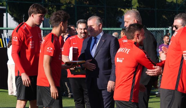 Dünya Kupası yolunda milli takıma moral ziyareti